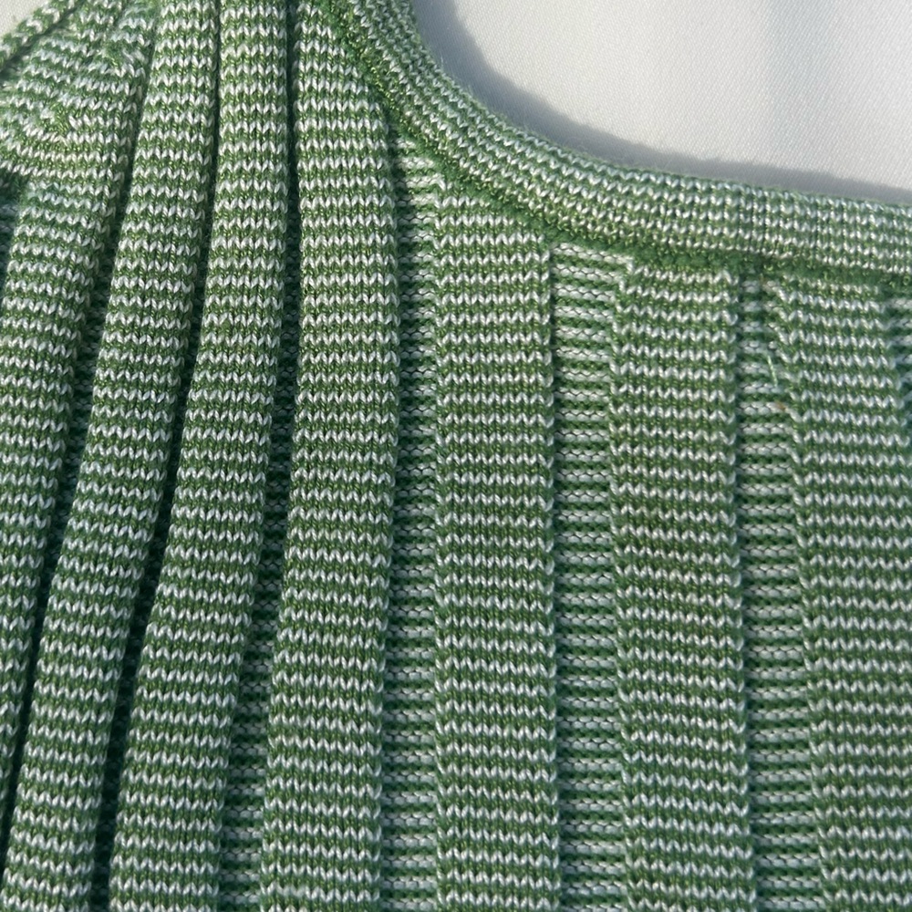 Green Ribbed Button-Up Crop! 🦎 - Picture 4 of 4